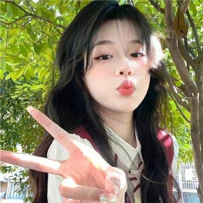 圆月映花都